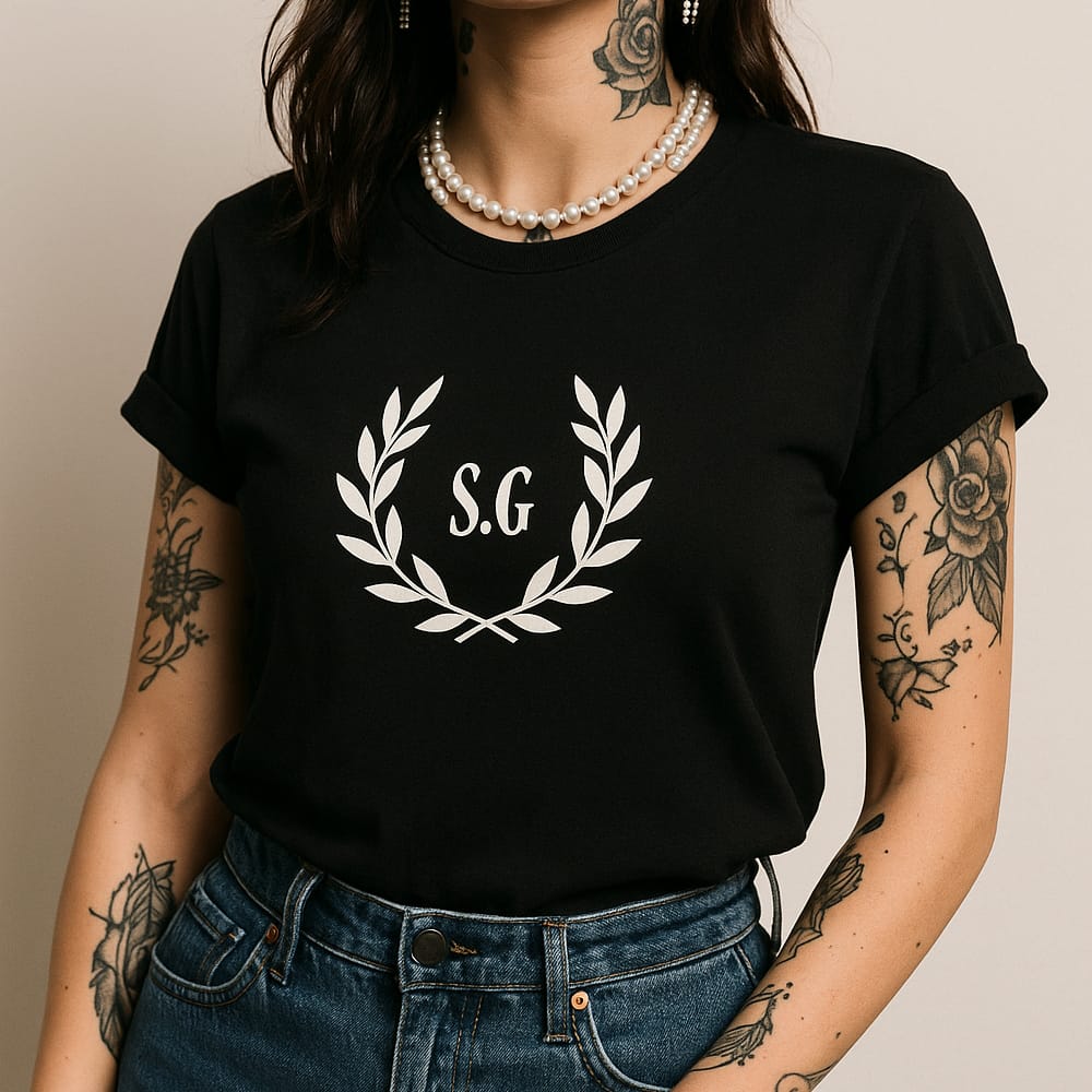 Camiseta negra personalizable Laureada corona de laurel grande TORMENTA