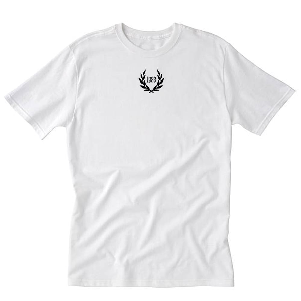 Camiseta LAUREADA – Personalizable en vinilo artesanal - Imagen 3