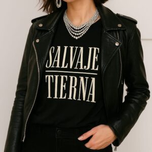 CAMISETA NEGRA CON MENSAJE MANGA CORTA SALVAJE YTIERNA