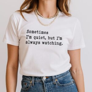 Camiseta blanca ‘Always Watching’, estampada a mano en Barcelona"