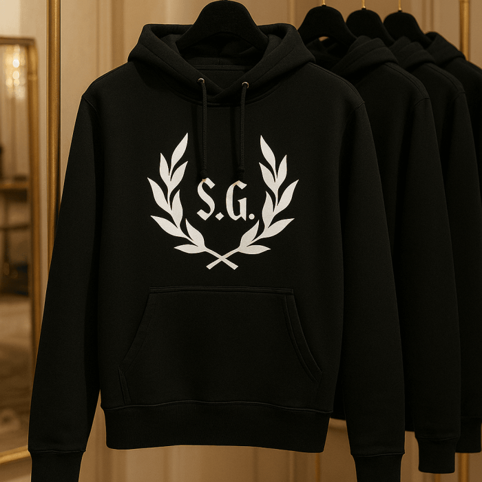 SUDADERA NEGRA CAPUCHA CORONA DE LAUREL FRONTAL GRANDE CON INICIALES PERSONALIZABLES